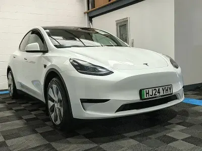Używany Tesla Model Y RWD 219 kW (299 KM) 2024 Biały SUV