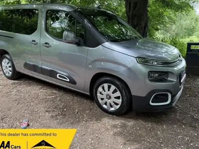 Usado Citroën Berlingo Feel 2019 Gris Monovolumen