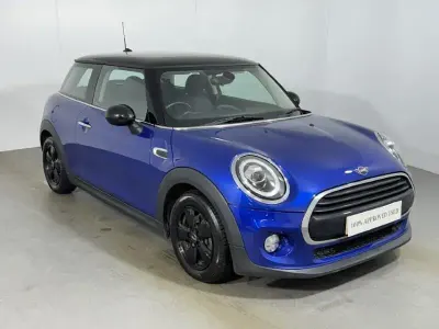 Używany Mini Cooper Classic 134 KM (98 kW) 2018 Niebieski Hatchback