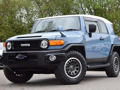 Used Toyota FJ Cruiser 260 HP (191 kW) 2015 Metallic baby blue SUV