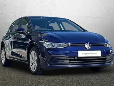 Używany VW Golf VIII Life 115 KM (84 kW) 2022 Niebieski Hatchback