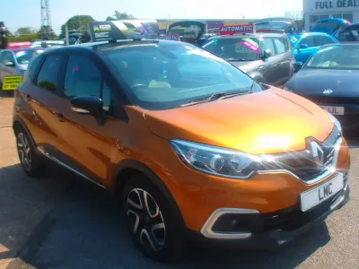 Used Renault Captur Iconic 90 HP (66 kW) 2019 Orange/black SUV