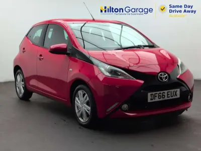 Used Toyota Aygo x-press 69 HP (50 kW) 2016 Red Hatchback