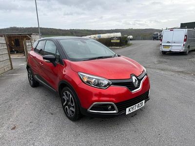 Used Renault Captur Dynamique 90 HP (66 kW) 2017 Red SUV