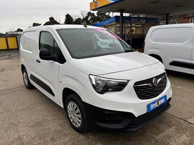 Used Vauxhall Combo Edition 100 HP (73 kW) 2021 White MPV