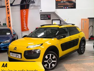 Used Citroën C4 Cactus Flair 2017 Yellow Hatchback