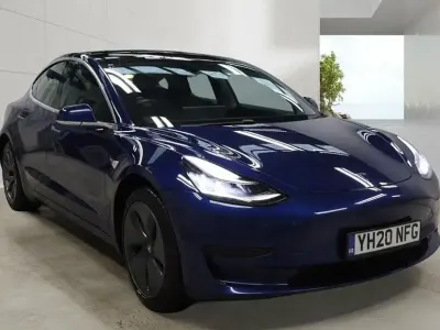 Usado Tesla Model 3 Standard Range Plus 239 kW (325 HP) 2020 Sedan