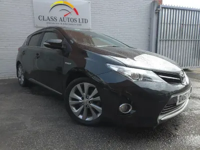 Used Toyota Auris Hybrid 136 HP (100 kW) 2012 Black Hatchback
