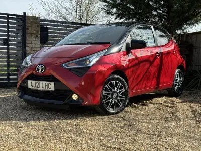 Gebraucht Toyota Aygo X-clusiv 72 PS (52 kW) 2021 Rot Kleinwagen