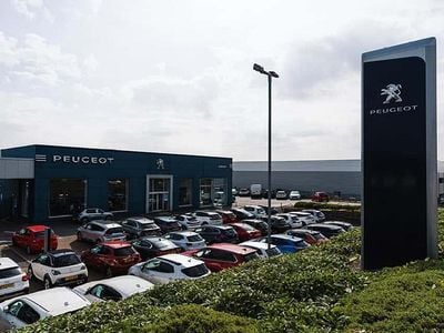 White Used 2024 Peugeot 3008 Allure SUV | £22,250 (Fair price)