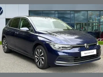 Usado VW Golf VIII Active 147 CV (108 kW) 2022 Azul Utilitario