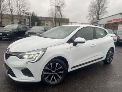 Used Renault Clio V Iconic 90 HP (66 kW) 2022 White Hatchback
