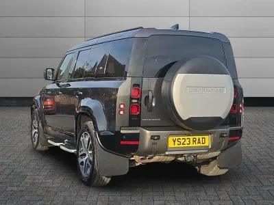 Usado Land Rover Defender HSE Dynamic 245 HP (180 kW) 2023 Cinzento SUV