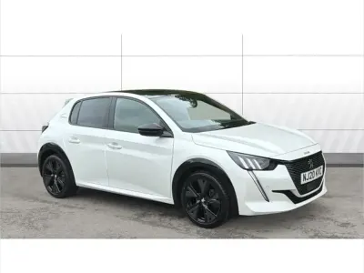 Used Peugeot 208 GT-line 101 HP (74 kW) 2020 White Hatchback