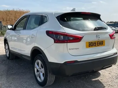 Used Nissan Qashqai Acenta Premium 115 HP (84 kW) 2019 White SUV