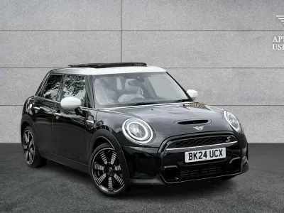Używany Mini Cooper S Exclusive 176 KM (129 kW) 2024 Czarny Hatchback