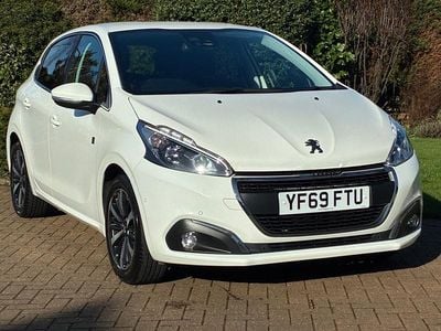 Used Peugeot 208 2019 White Hatchback