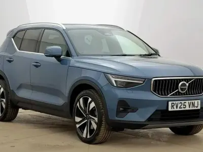 Usado Volvo XC40 Ultra 163 HP (119 kW) 2025 Azul SUV