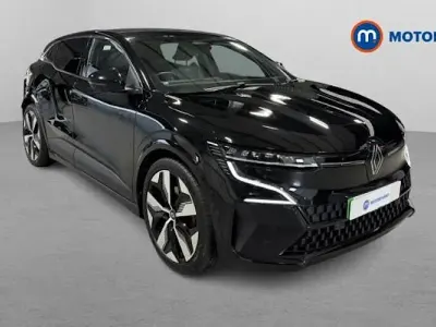 Begagnad Renault Megane E-Tech Techno 160 kW (218 HK) 2023 Svart Halvkombi