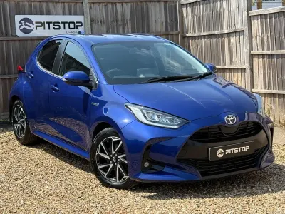 Used Toyota Yaris Design 91 HP (66 kW) 2020 Blue Hatchback