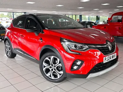 Used Renault Captur Techno 143 HP (105 kW) 2024 Red/black SUV