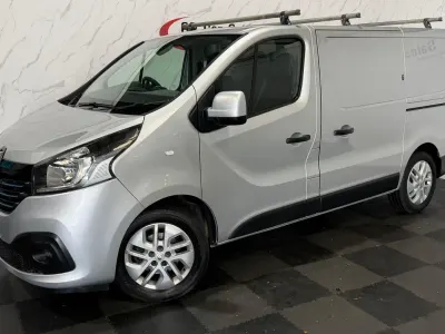 Usado Renault Trafic 2019 Plateado Monovolumen