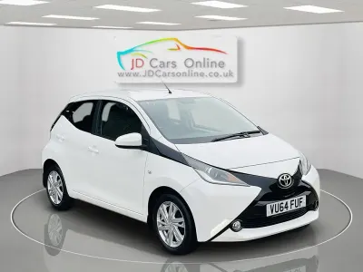 Used Toyota Aygo x-press 68 HP (50 kW) 2014 White Hatchback