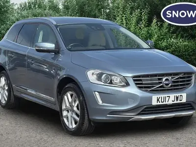 Usado Volvo XC60 SE Lux 190 HP (139 kW) 2017 Azul SUV