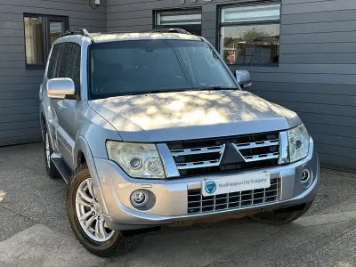 Usado Mitsubishi Shogun 197 HP (144 kW) 2012 Prateado SUV