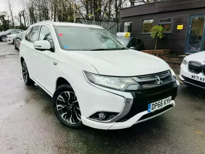 Used Mitsubishi Outlander P-HEV 2017 White Estate