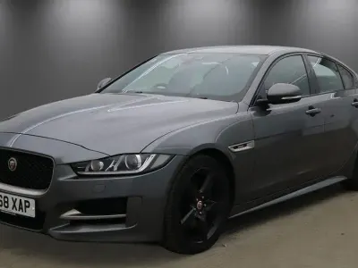 Begagnad Jaguar XE R-Sport 180 HK (132 kW) 2018 Grå Sedan