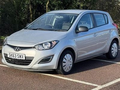 Used Hyundai i20 Classic 85 HP (62 kW) 2013 Silver Hatchback