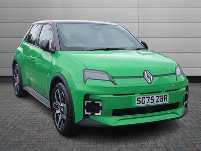 Used Renault R5 Urban 88 kW (120 HP) 2025 Twotone metallic  pop green with black roof + re  Hatchback