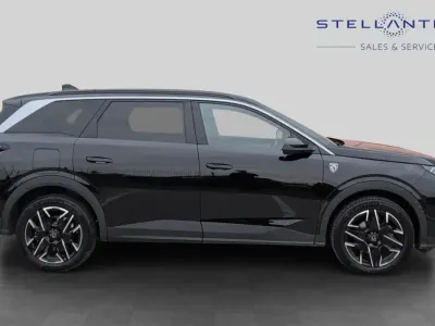Usado Peugeot 5008 GT 134 CV (98 kW) 2025 Negro SUV