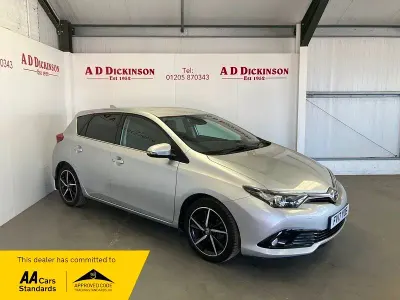 Used Toyota Auris Design 116 HP (85 kW) 2017 Silver Hatchback
