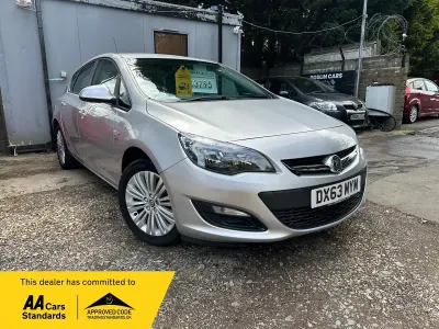 Second-hand Vauxhall Astra 2013 Argintiu Hatchback