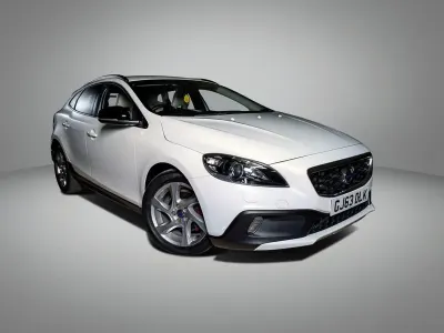 Used Volvo V40 2013 White Hatchback