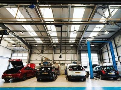 Used Volvo V40 Momentum 118 HP (86 kW) 2017 Other Hatchback