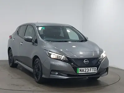 Usado Nissan Leaf N-Connecta 110 kW (150 HP) 2023 Cinzento Citadino