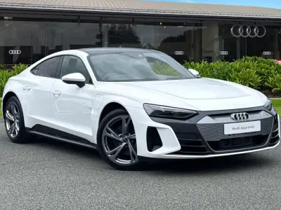 Begagnad Audi e-tron GT quattro Advanced 389 kW (530 HK) 2023 Vit Sedan