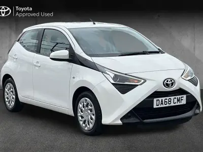 Used Toyota Aygo X-play 71 HP (52 kW) 2018 White Hatchback