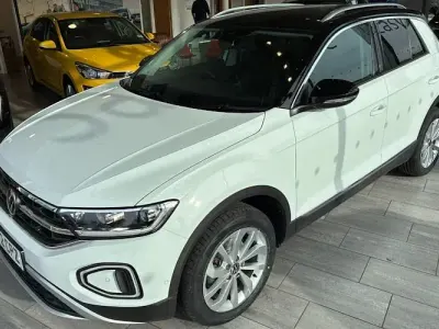 Usado VW T-Roc Style 150 HP (110 kW) 2025 SUV