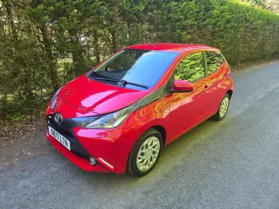 Used Toyota Aygo x-style 69 HP (50 kW) 2017 Red Hatchback