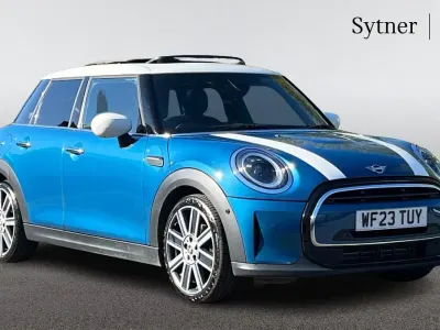 Usado Mini Cooper Exclusive 134 CV (98 kW) 2023 Azul Utilitario