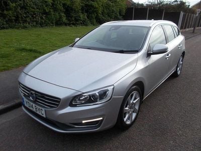 Usado Volvo V60 SE Lux 115 CV (84 kW) 2014 Plateado Familiar
