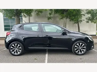 Begagnad Renault Clio V Evolution 90 HK (66 kW) 2023 Svart Halvkombi