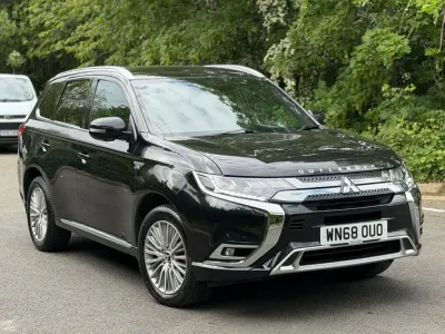 Begagnad Mitsubishi Outlander P-HEV