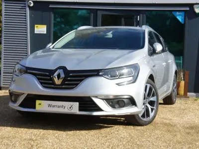 Usado Renault Mégane GrandTour Dynamique 130 CV (95 kW) 2017 Plateado Familiar