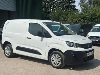 Begagnad Peugeot Partner 100 HK (73 kW) 2020 Vit Minibuss