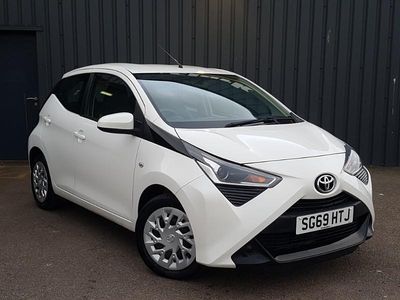 Used Toyota Aygo X-play 72 HP (52 kW) 2020 White Hatchback